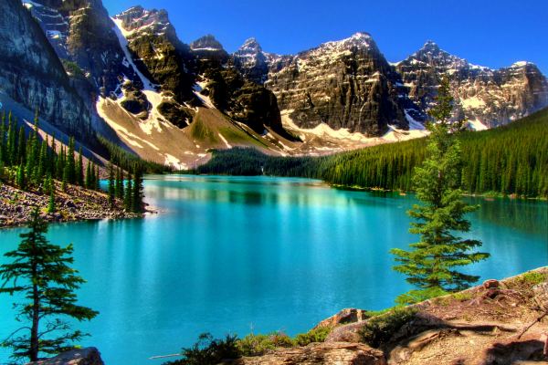 Hiking In Canada – 9 Best Hikes In Canada (Expert Guide)